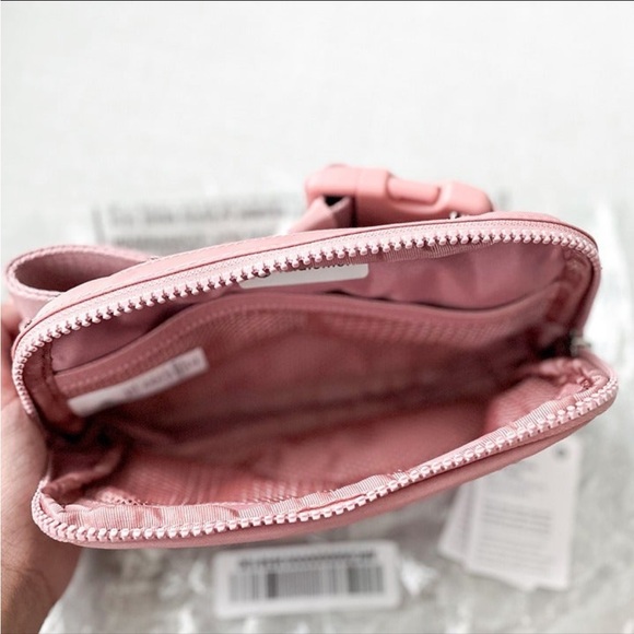 Lululemon Everywhere Belt Bag 1L - Pastel Pink NWT - Picture 7 of 8